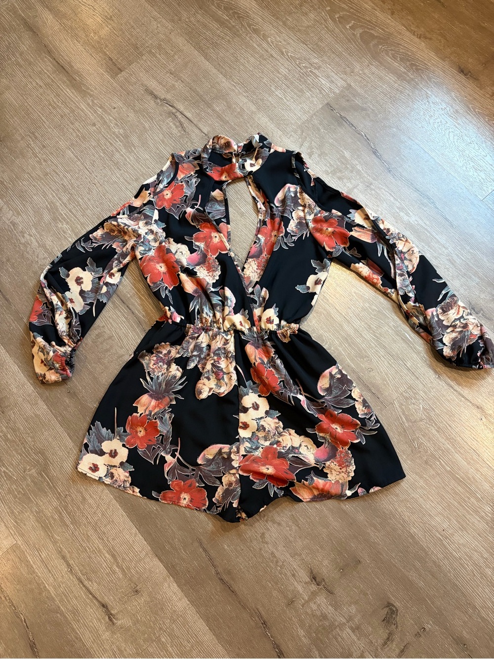 Floral Black Long-Sleeve V-Neck Romper Sz Jr L